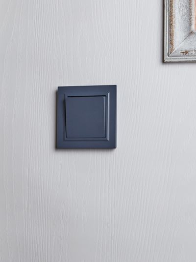 BRITE Выключатель 1-клавишный проходной 10А ВС10-1-6-БрМ маренго IEK