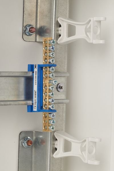 Шина N "ноль" на DIN-изоляторе типа "Стойка" ШНИ-6х9-14-С-С IEK