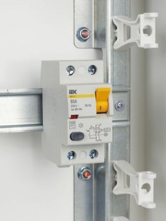 УЗО  2П  80А  30мА тип АC ВД1-63 ИЭК MDV10-2-080-030