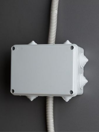 Коробка распаячная КМ41242 для открытой проводки безгалогенная (HF) 150х110х70мм IP55 10 гермовводов серая IEK