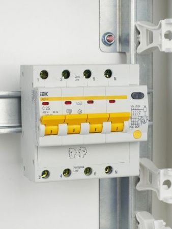 Диф. автомат  4П  25А 100мА  IEK  АД-14