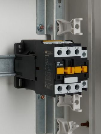 Контактор КМИп-23210 32А 24В/АС3 1NO IEK