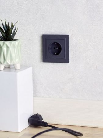 BRITE Розетка 1-местная с заземлением с защитными шторками 16А РС14-1-0-БрГ графит IEK