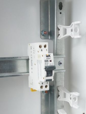 ARMAT Автоматический выключатель дифференциального тока B06S 1P+NP C25 30мА тип AC (18мм) IEK