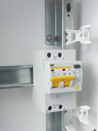 Диф. автомат  2П  63А 300мА  IEK  АД-12